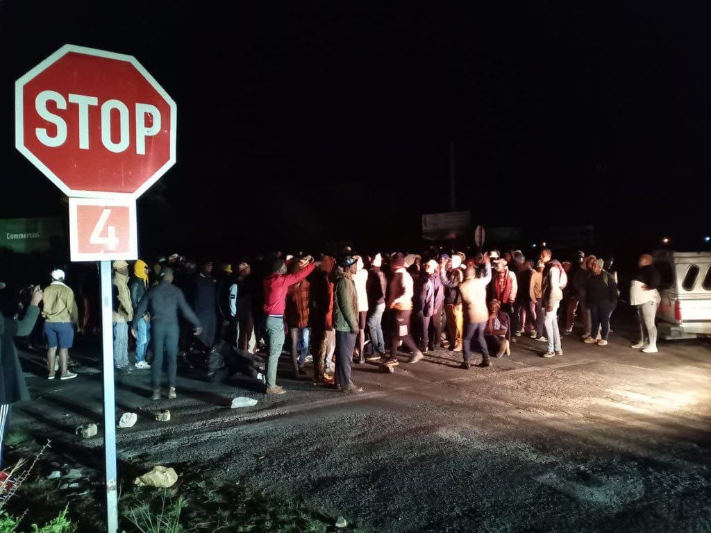 South African Police Lay Siege on Illegal Miners